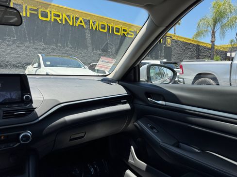 Used 2022 Nissan Altima 2.5 SV FWD image 18