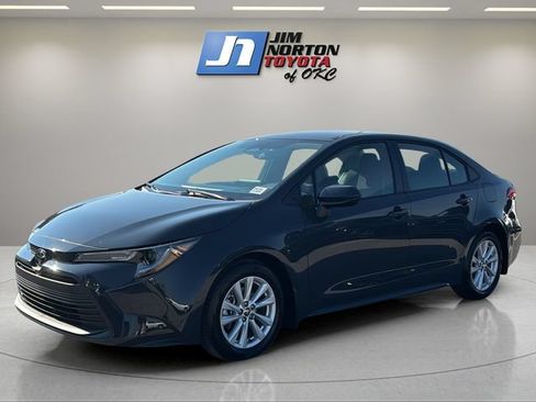 Used 2026 Toyota Corolla LE w/ LE Premium Package FWD image 1