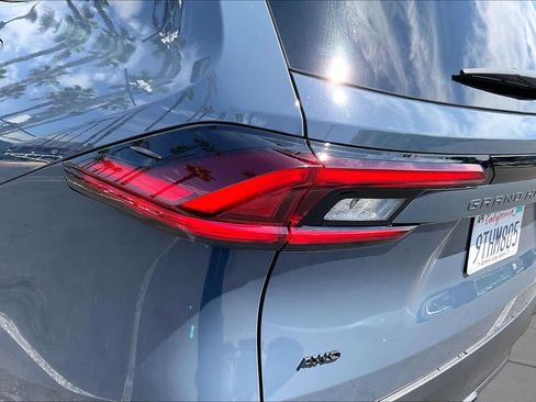Used 2025 Toyota Grand Highlander AWD image 28