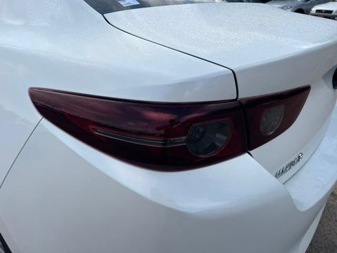 Used 2019 MAZDA MAZDA3 Sedan FWD image 11
