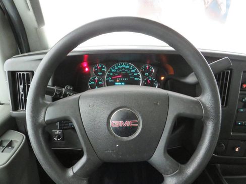 Used 2018 GMC Savana 2500 w/ Chrome Appearance Package image 16