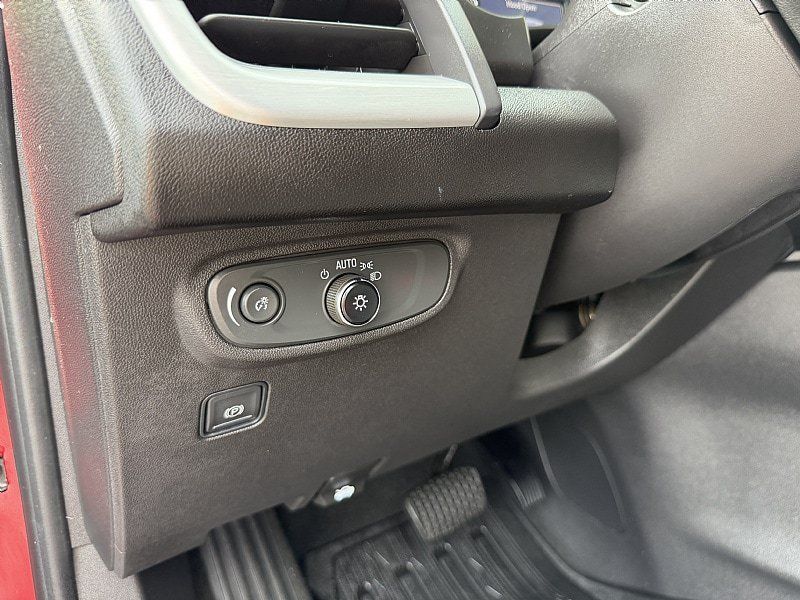 Used 2023 GMC Terrain SLE w/ Driver Convenience Package FWD image 26