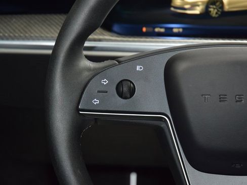 Used 2021 Tesla Model S Plaid image 34