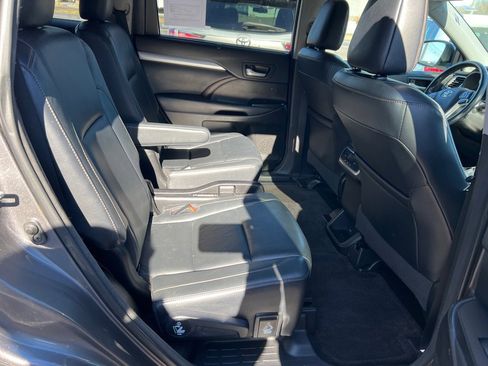 Used 2017 Toyota Highlander XLE image 13