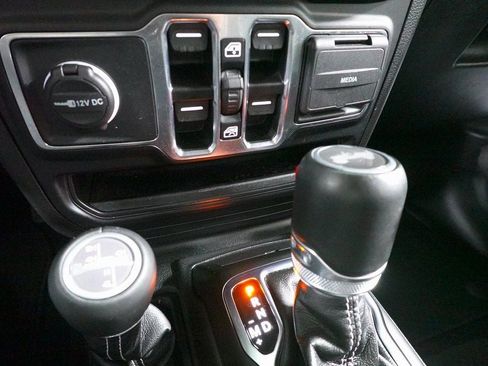 Used 2023 Jeep Wrangler Unlimited Sahara image 20