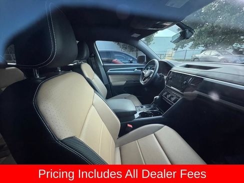 Used 2023 Volkswagen Atlas Cross Sport SE w/ Panoramic Sunroof Package FWD image 3