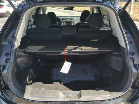 Used 2020 Nissan Rogue SV image 14