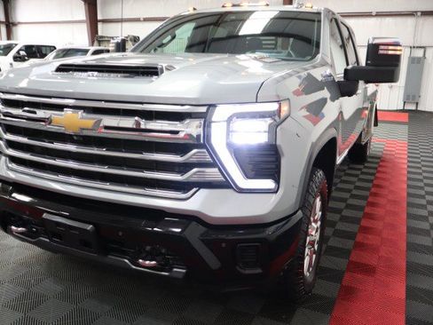Used 2024 Chevrolet Silverado 2500 High Country w/ High Country Premium Package AWD/4WD image 32