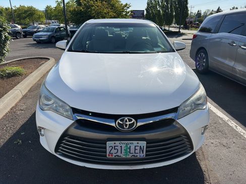 Used 2015 Toyota Camry LE FWD image 3