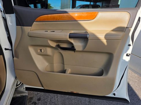 Used 2014 Nissan Armada Platinum w/ Platinum Reserve Package image 18