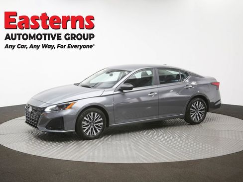 Used 2025 Nissan Altima 2.5 SV FWD image 57