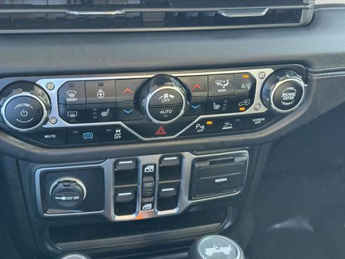 Certified 2025 Jeep Wrangler Sahara w/ Safety Group AWD/4WD image 15