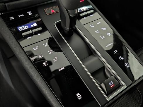 New 2026 Porsche Macan AWD/4WD image 34
