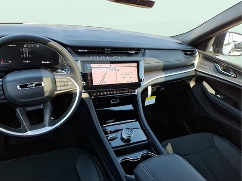 New 2026 Jeep Grand Cherokee 4WD image 14