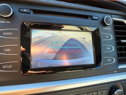 Used 2019 Toyota Highlander LE image 11