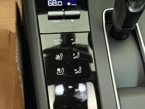 New 2026 Porsche Macan image 23