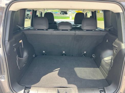 Used 2020 Jeep Renegade Latitude w/ Cold Weather Group AWD/4WD image 22