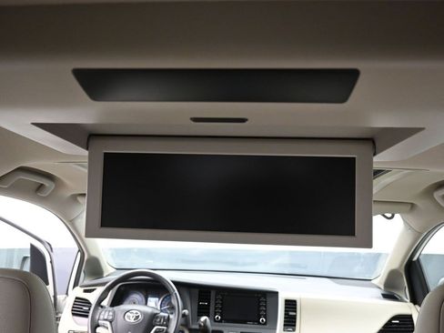 Certified 2020 Toyota Sienna Limited image 32