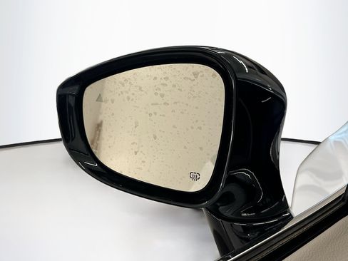 Used 2024 Chrysler Pacifica Touring-L FWD image 16