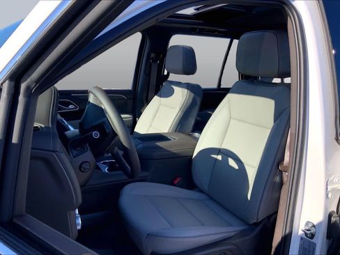 Used 2023 GMC Yukon SLT w/ SLT Premium Package AWD/4WD image 9
