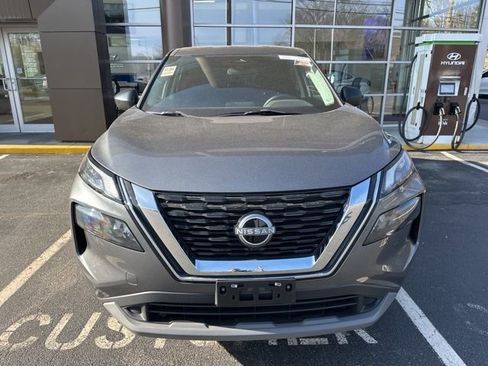 Used 2023 Nissan Rogue S image 2