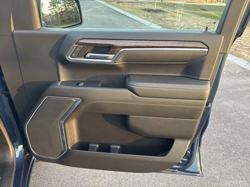 Used 2022 GMC Sierra 1500 SLE image 11