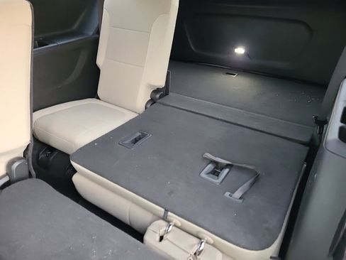 Used 2022 Chevrolet Traverse LS image 11