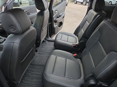 Certified 2023 GMC Acadia SLT w/ Preferred Package image 15