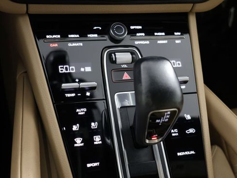 Used 2021 Porsche Cayenne AWD/4WD image 28