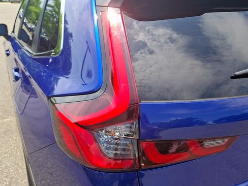 Used 2024 Honda CR-V EX-L image 11