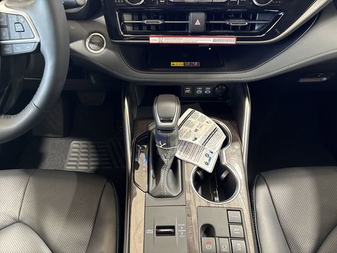 New 2026 Toyota Highlander Limited image 21