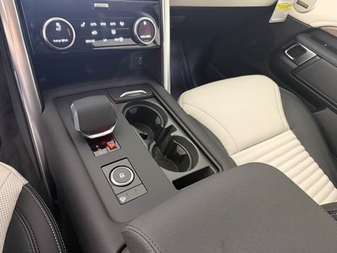 New 2026 Land Rover Discovery S AWD/4WD image 22