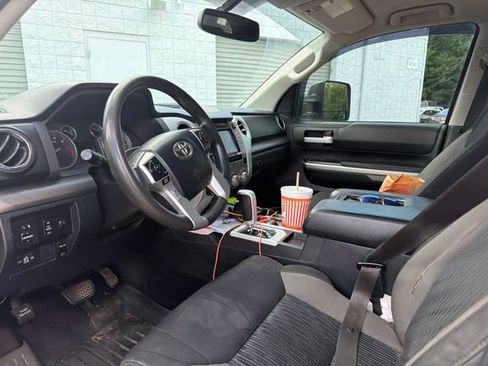 Used 2017 Toyota Tundra SR5 w/ SR5 Upgrade Package AWD/4WD image 40