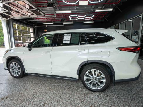 Used 2020 Toyota Highlander Limited AWD/4WD image 2