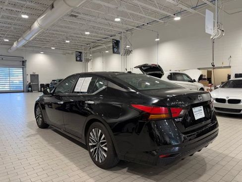Used 2024 Nissan Altima 2.5 SV FWD image 8
