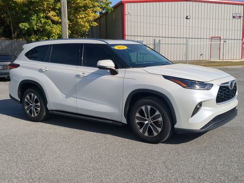 Used 2021 Toyota Highlander XLE image 11