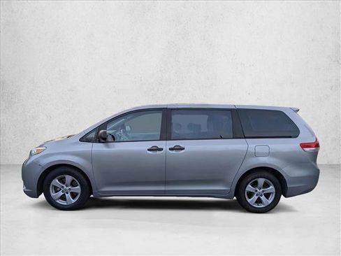 Used 2013 Toyota Sienna L image 8