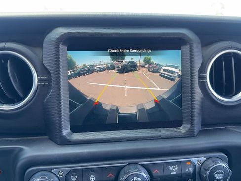 Used 2023 Jeep Wrangler Unlimited Sahara w/ Cold Weather Group AWD/4WD image 17