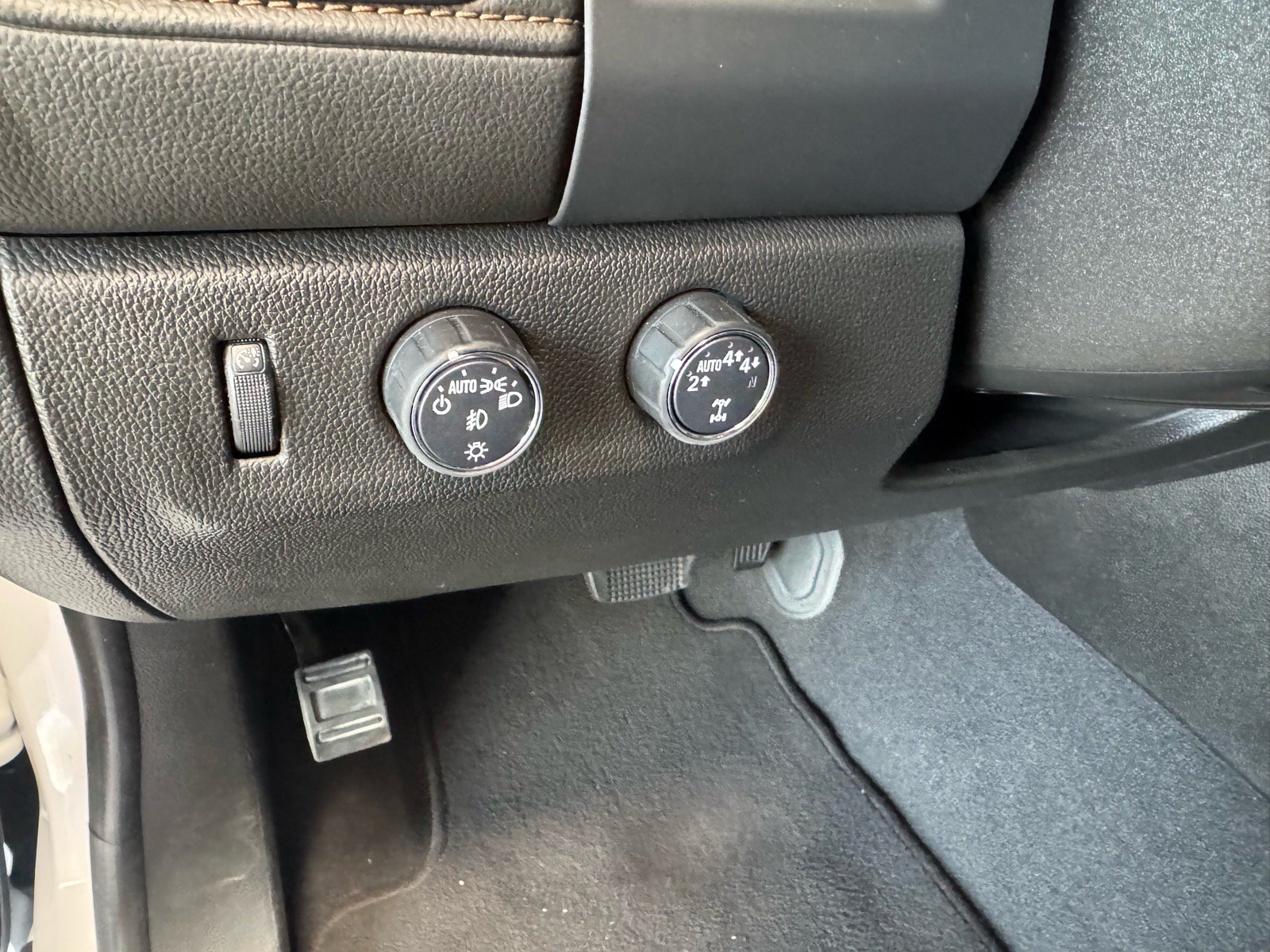 Used 2022 GMC Canyon AT4 w/ Trailering Package AWD/4WD image 17