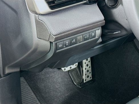 Used 2025 Toyota Camry SE image 10