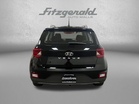 Used 2024 Hyundai Venue SEL FWD image 4