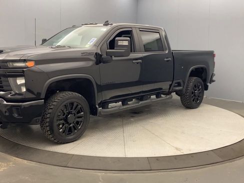 Used 2024 Chevrolet Silverado 2500 Custom w/ Custom Value Package AWD/4WD image 9