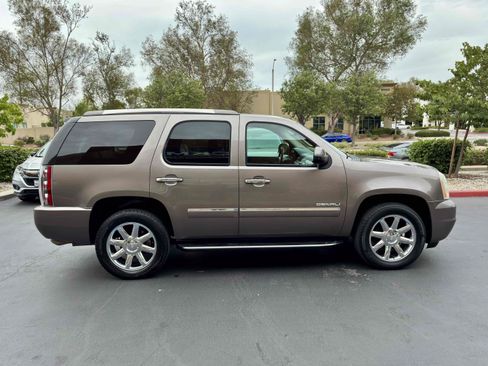 Used 2011 GMC Yukon Denali AWD/4WD image 7