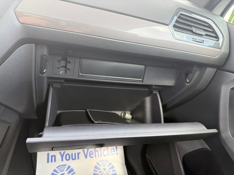 Used 2023 Volkswagen Tiguan SE R-Line FWD image 35
