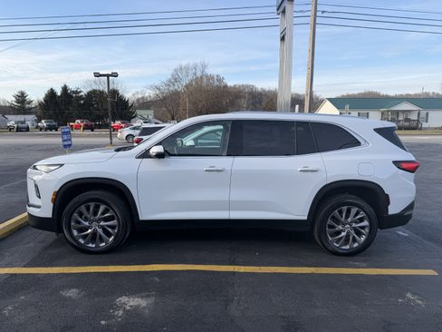 Used 2025 Buick Enclave Preferred image 5