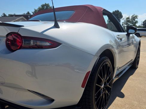 Used 2018 MAZDA MX-5 Miata Club w/ Brembo/BBS Recaro Package RWD image 18
