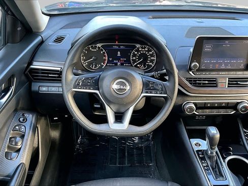 Used 2024 Nissan Altima 2.5 SV FWD image 6