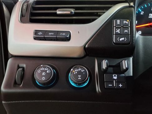 Used 2020 Chevrolet Suburban Premier w/ Premier Plus Edition image 22