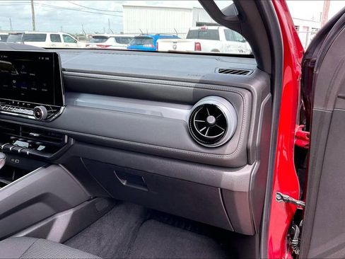 Used 2024 Chevrolet Colorado LT w/ LT Convenience Package RWD image 23