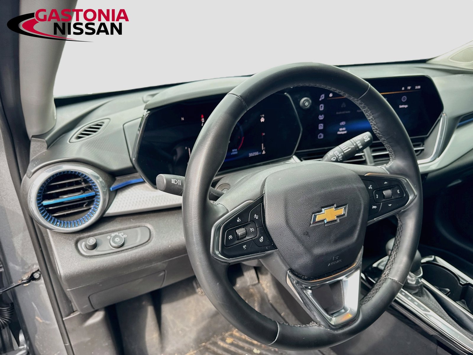 Used 2025 Chevrolet Trax LT w/ Driver Confidence Package FWD image 11